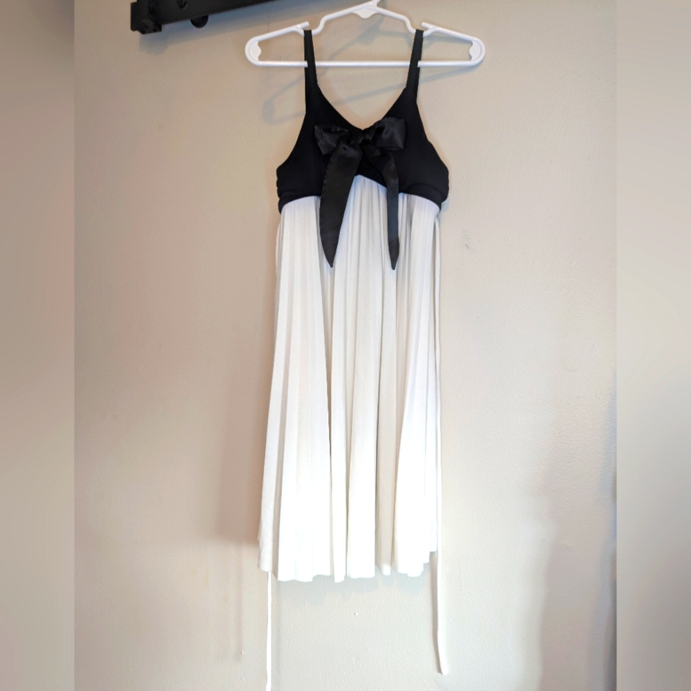 Like new formal black and white dress size 6
